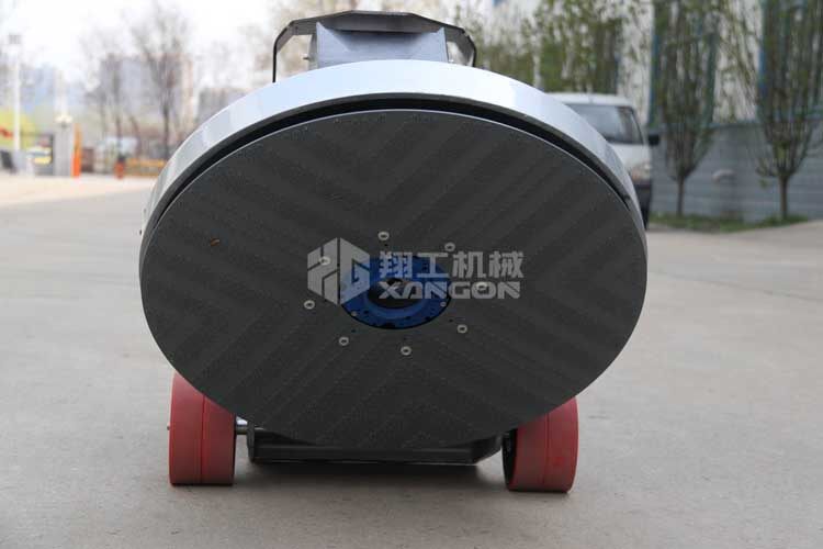 拋光機是為了讓地面表面有光澤，需要先研磨后才可以拋光。拋光分為粗拋和精拋，這時候可以使用拋光機，配合拋光墊，提高地面的光澤度。高速地坪拋光機讓你輕松完成地坪拋光工作，提高地坪亮度。