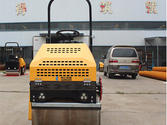  如何讓小型壓路機(jī)適應(yīng)市場(chǎng)的發(fā)展？