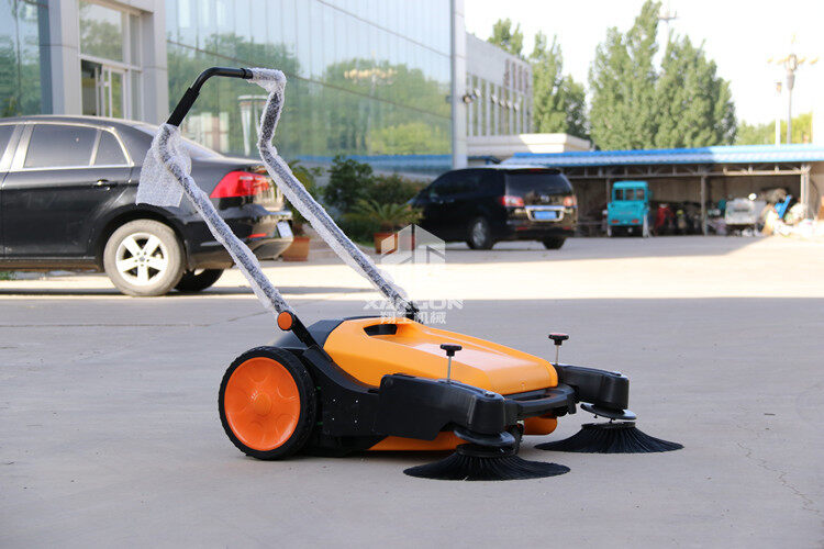 過來人：手推式掃地機這么做，比電動掃地車都值！