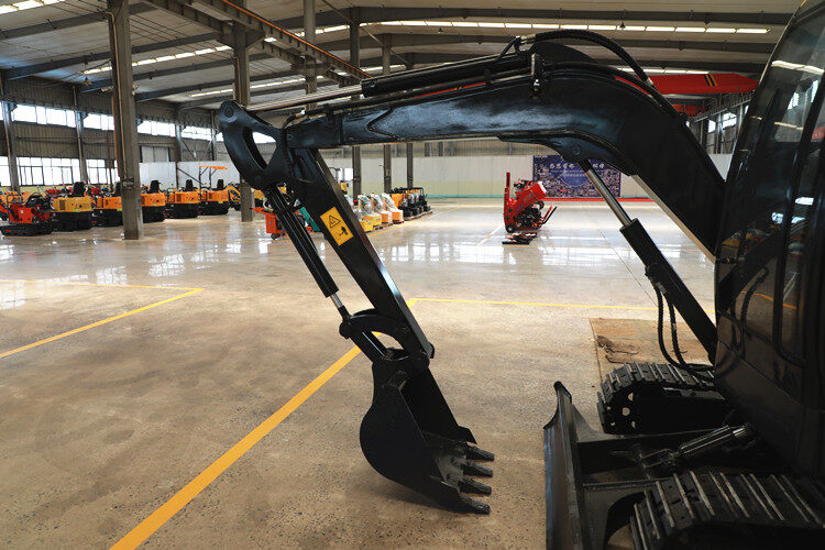 小型挖掘機(jī)使用破碎錘要注意什么？搞不好挖機(jī)報(bào)廢