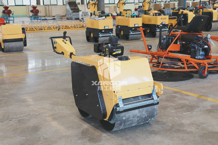 壓路機(jī)前面的大滾筒，里面到底裝著什么？