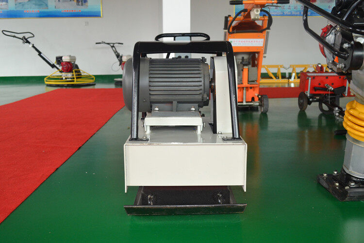 平板夯對(duì)于泥土壓實(shí)作用很大，沒人反駁吧？